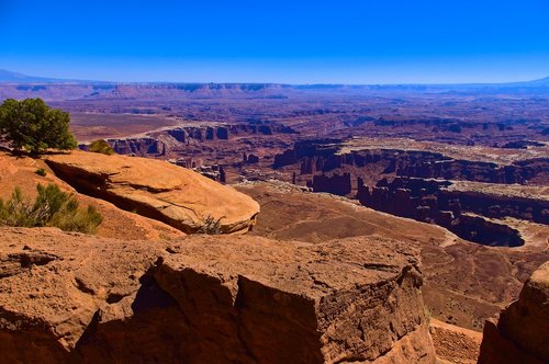 on the grand view edge  desert  rock