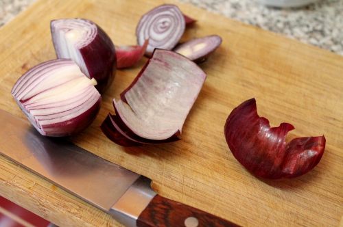 onions board knife