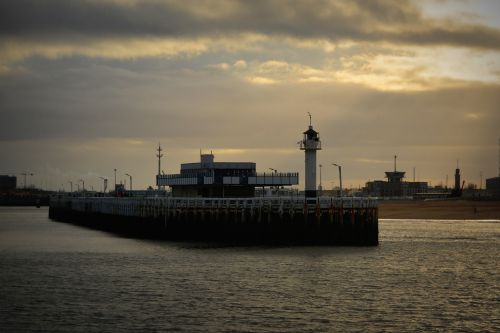 oostende pier lighthouse