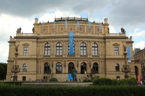 opera house prague czech republic