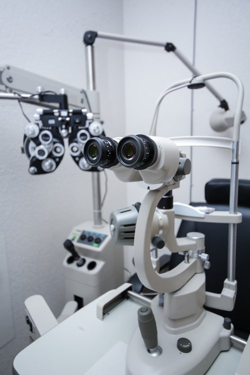 optometry  slit lamp  exam room