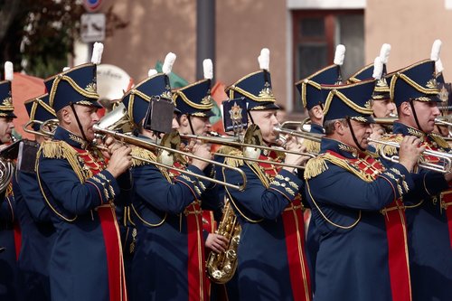 orchestra  military  parade
