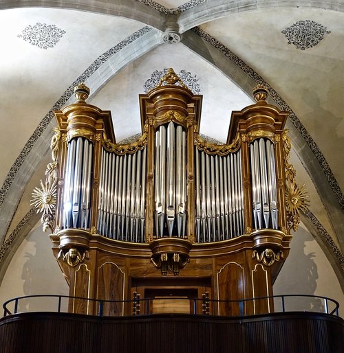 organ  pipes  church