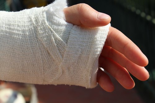 orthopedics  bandage  hand