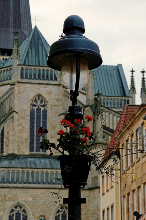 osnabrück street lamp church