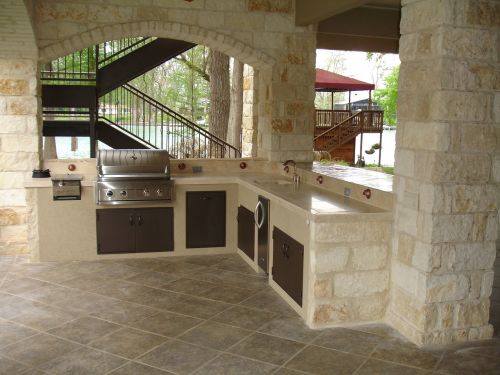 outdoor kitchen stone masonry