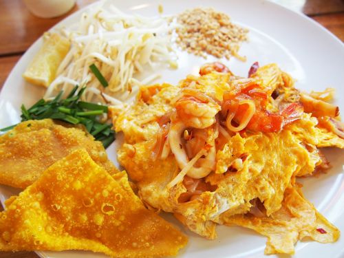 pad thai thai food food