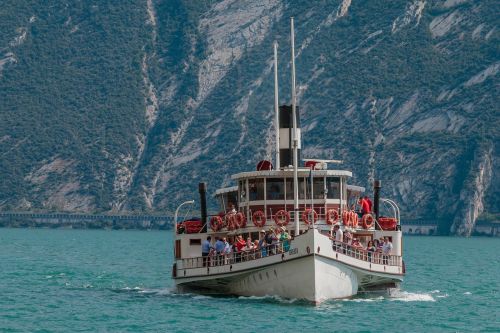 paddle steamer garda italy