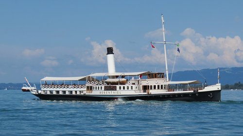 paddle steamers  steamboat  paddle steamer