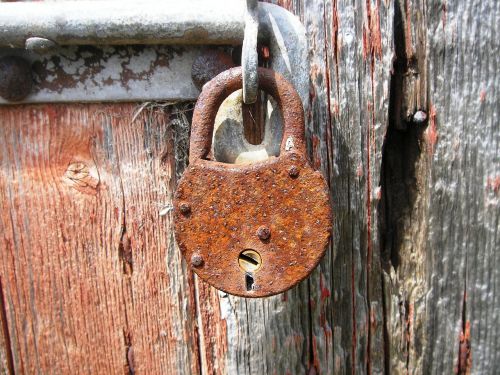 padlock rust red