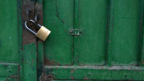 padlock puerta metalica green