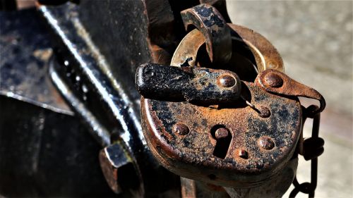 padlock old rusted