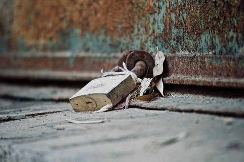 padlock  rust  closed