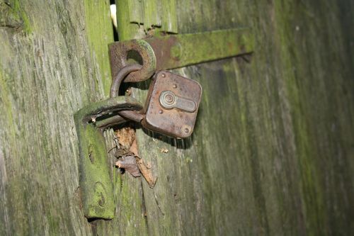 padlock wood scale