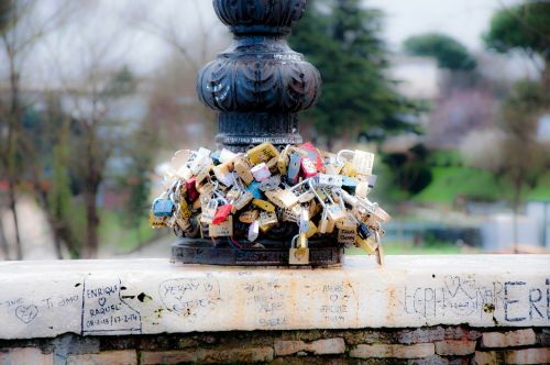 padlocks love couples