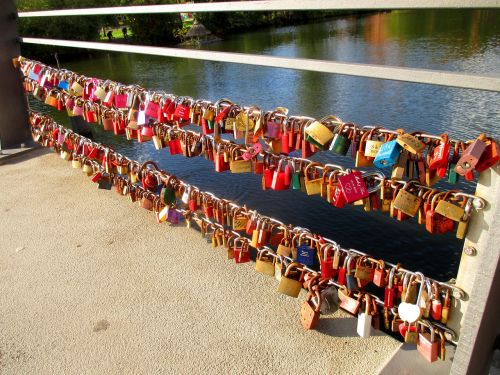 padlocks bridge love locks