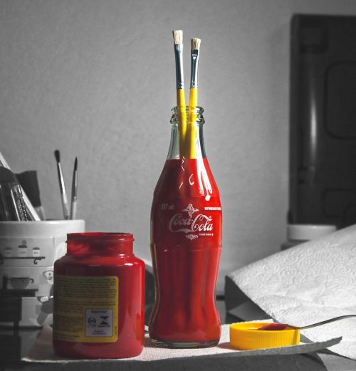 paint red coke bottle