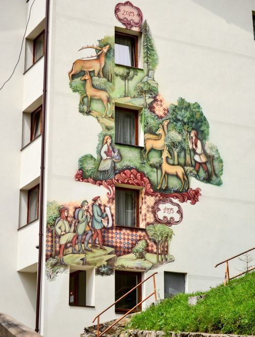 painted hotel architecture