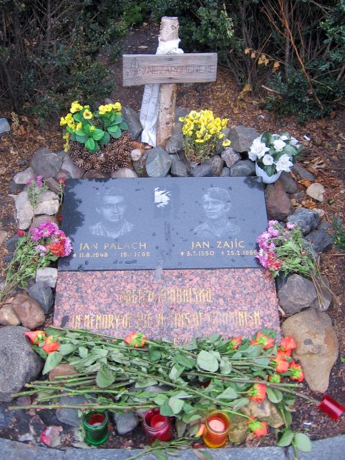 palach monument grave