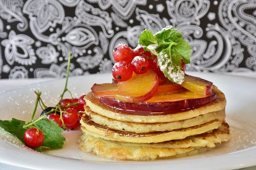 pancake  honey  fruits