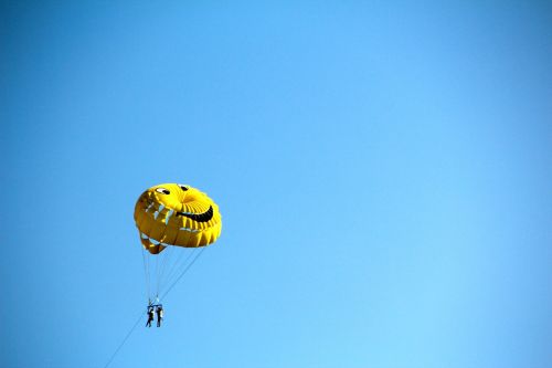 parachute paragliding fly