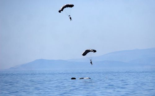 parachute jump marine