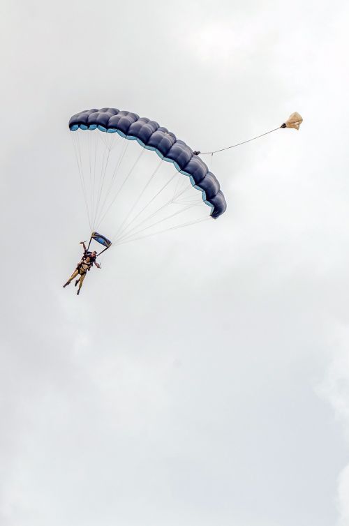 parachute fly sky