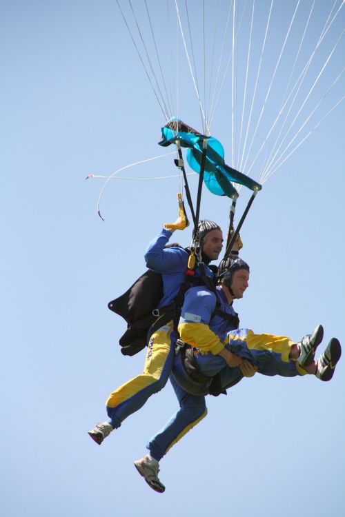 parachute skydiving fly