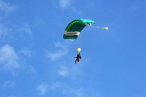 parachute  boituva  skydiving