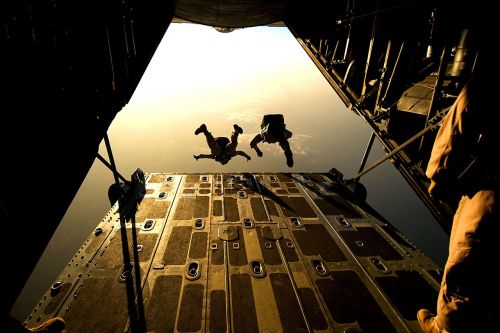 parachute skydiving parachuting