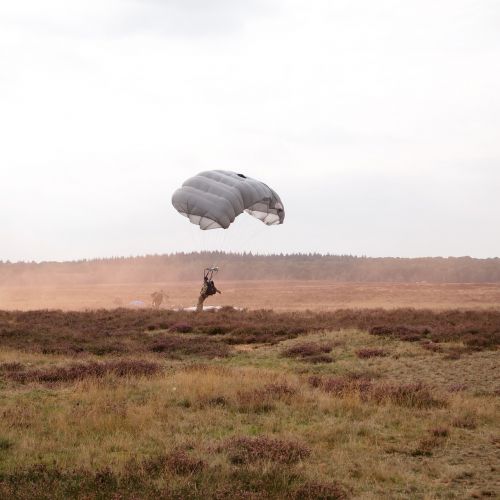 parachute heideveld commemoration