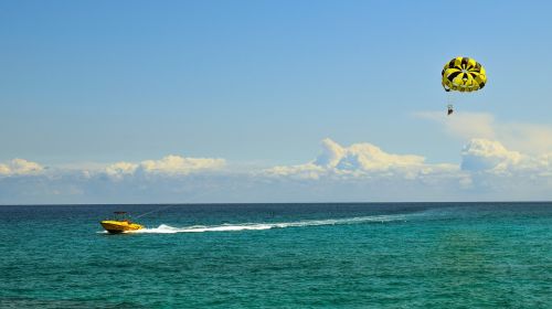 parachuting water sport activity