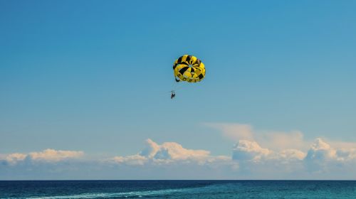 parachuting water sport activity