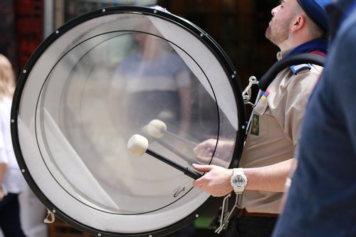 parade  drum  drummer