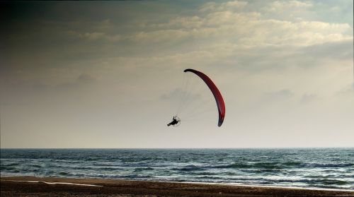 paraglider sea extreme