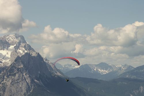 paraglider alpine zugspitze