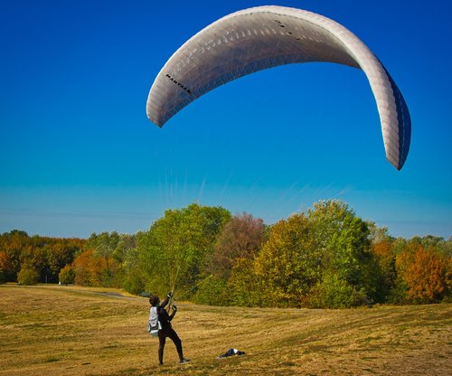 paraglider  wind  courageous