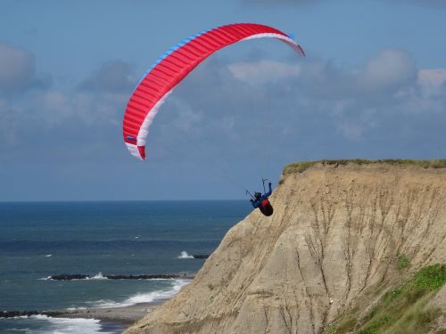 paragliding wind sea