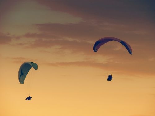 paragliding wind air