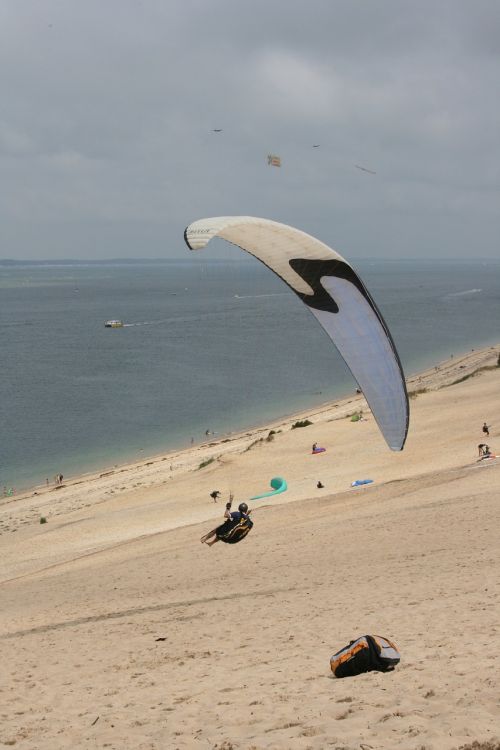 paragliding beach flying