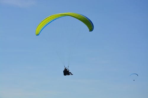 paragliding blue sky annecy