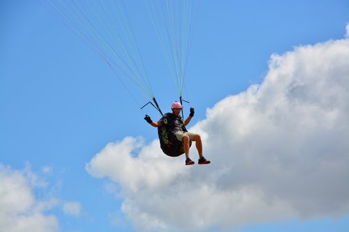 paragliding  paraglider  landing paraglider pilots