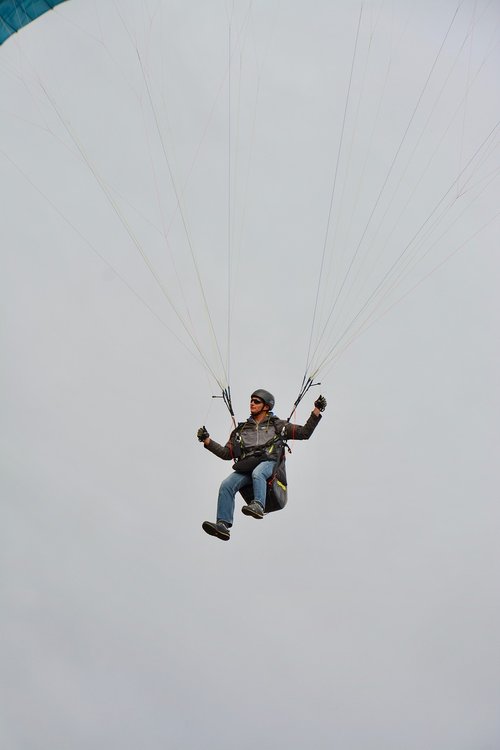 paragliding  landing  built its approach
