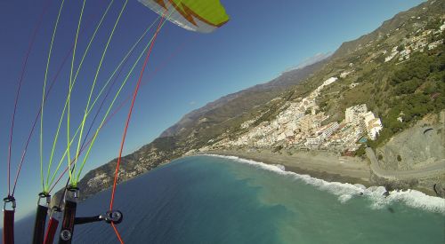 paragliding sea beach