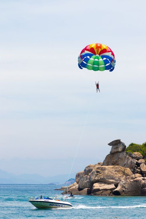 parasailing boat boot