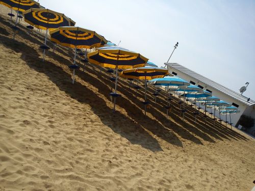 parasols beach tilted