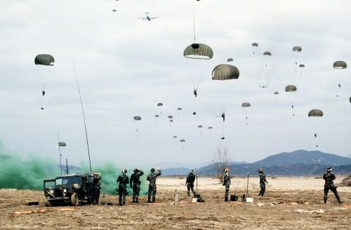 paratrooper parachutist soldiers