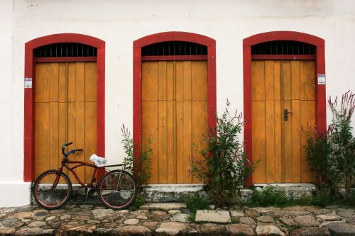 paraty bike colonial architecture