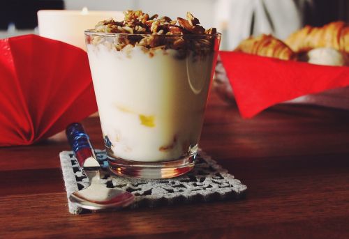 parfait yogurt granola