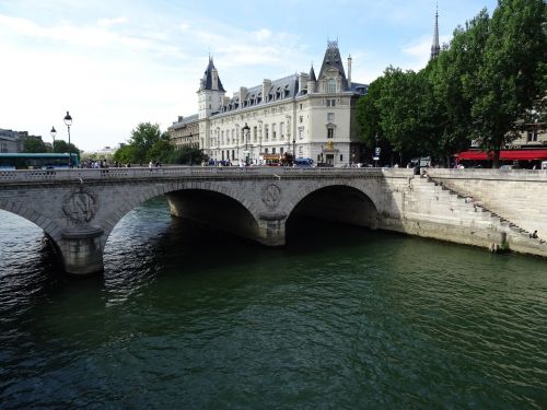 paris seine river